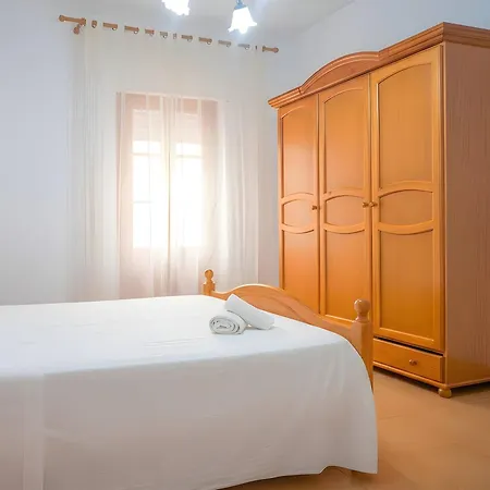 Moderno Con Garaje Balcones Y Aire Solo Familias Y Parejas